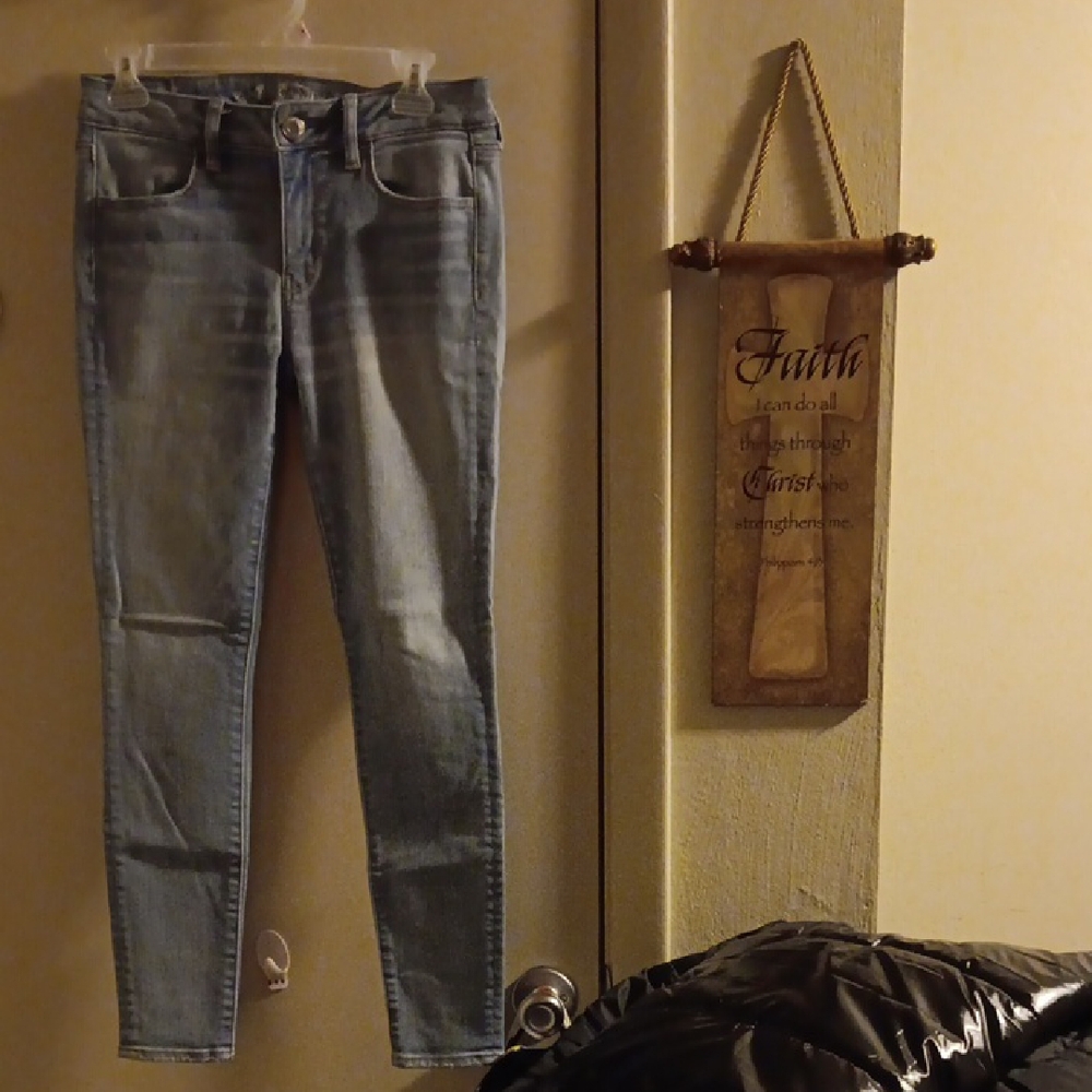 American Eagle Outfitters Light Blue Skinny Jeans